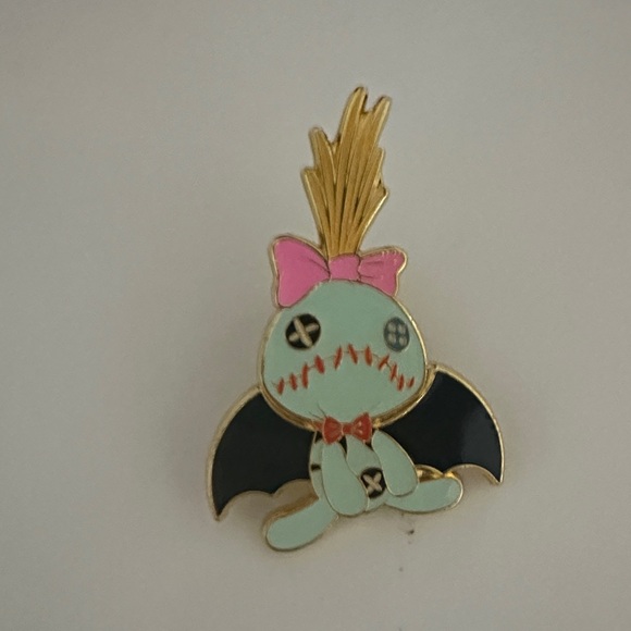New Loungefly Disney Scrump bat enamel pin - Picture 1 of 4